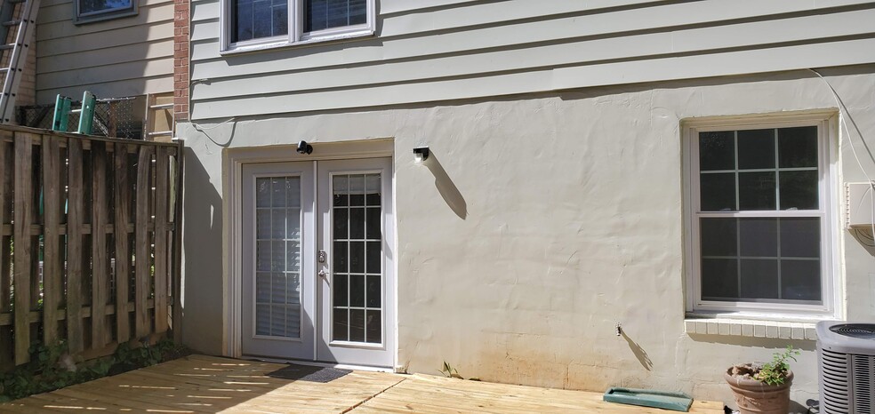 Private entrance - 3962 Wilcoxson Dr