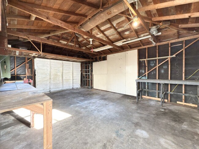 Building Photo - Coastal Charm Full of Upgrades!