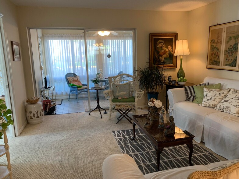 Building Photo - 3 Colonial Club Dr