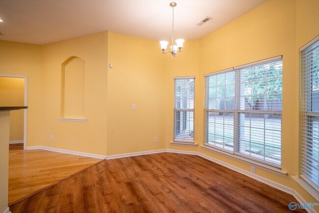 Building Photo - 216 Horseshoe Bend N