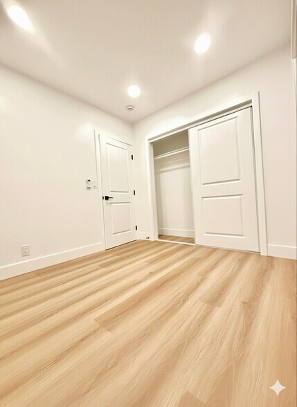 Building Photo - 852 Orange Ave