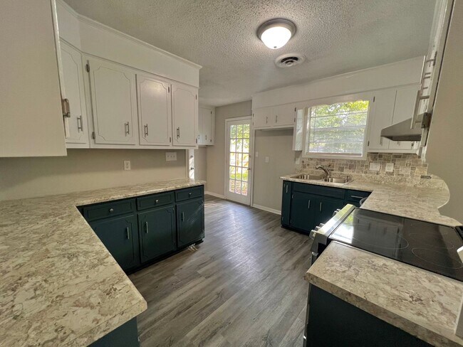 Building Photo - Brick Ranch in Columbia County