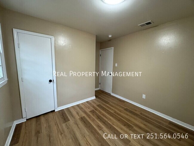 Building Photo - 6559 Athey Ct