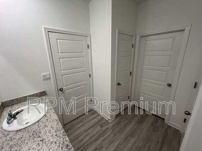Building Photo - 1255 Drago Dr