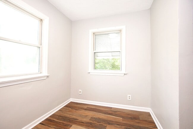 Building Photo - THREE BEDROOM SINGLE FAMILY HOME IN BEAUTI...