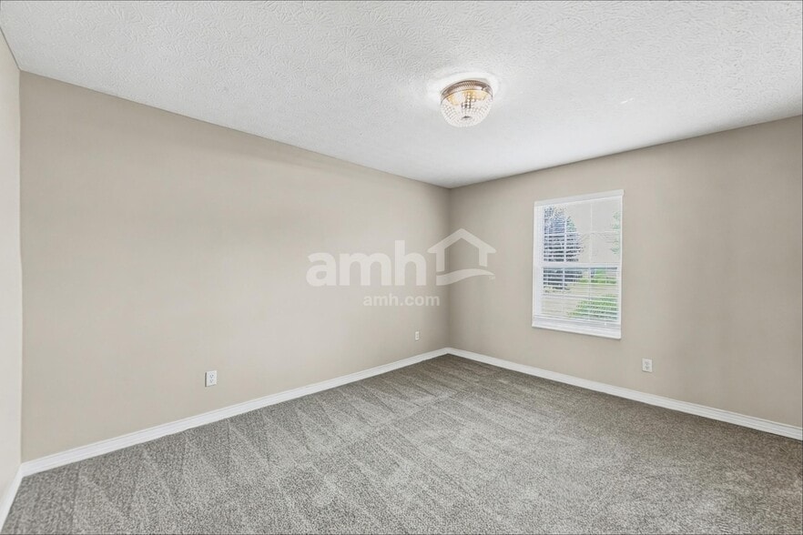 Building Photo - 838 Avalon Dr