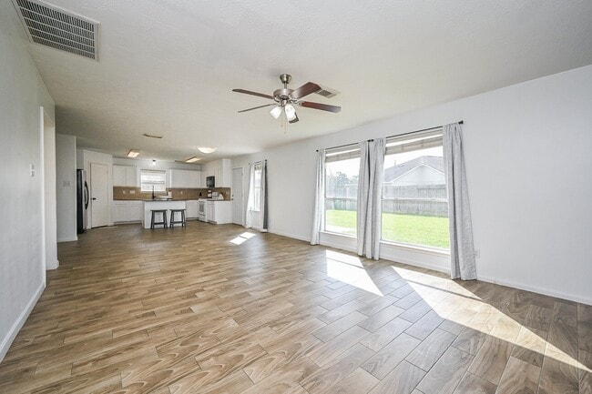 Building Photo - 2534 Halstead Dr