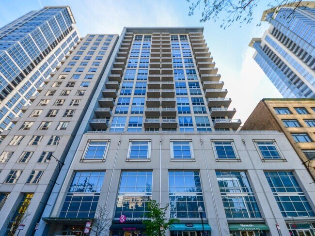 Primary Photo - 1305 S Michigan Ave