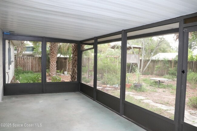 Building Photo - 21 N Fernwood Dr