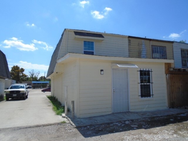Building Photo - 12052 Beechnut St