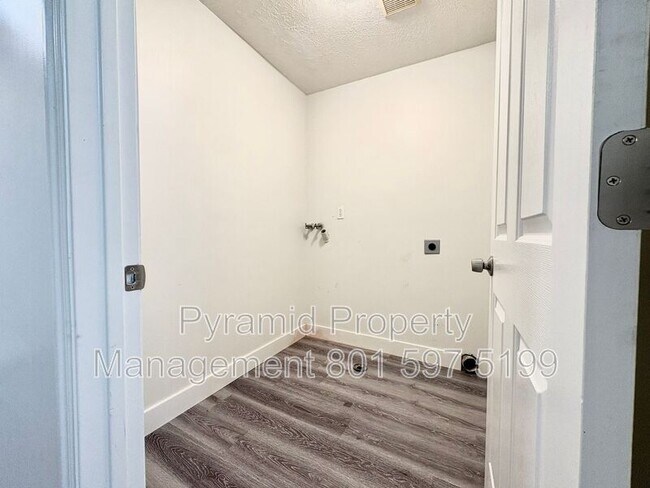 Building Photo - 3183 S 945 E