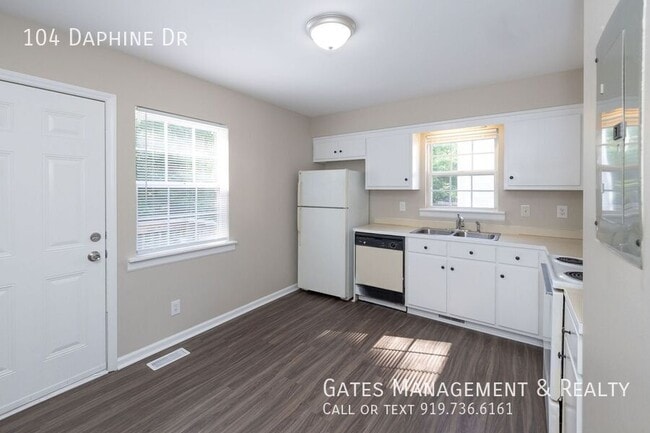 Building Photo - 104 Daphine Dr