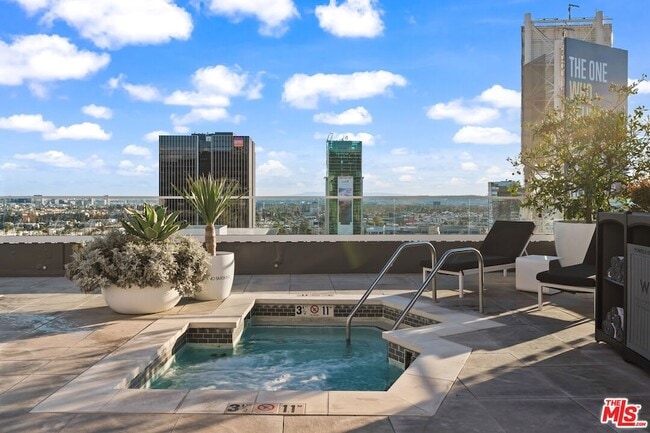 Building Photo - 6250 Hollywood Blvd