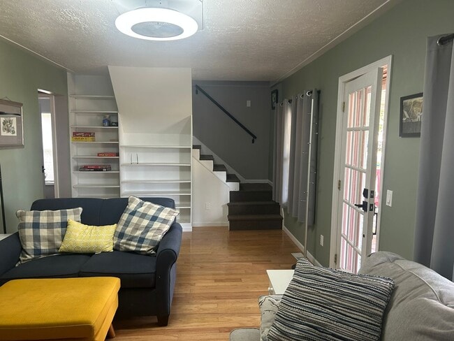 Building Photo - 2 Bedroom Fully Furnished Home in East Tawas