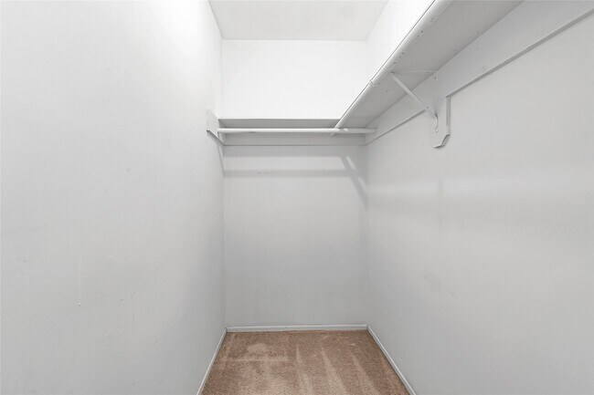 Building Photo - 2710 Green Fields Dr