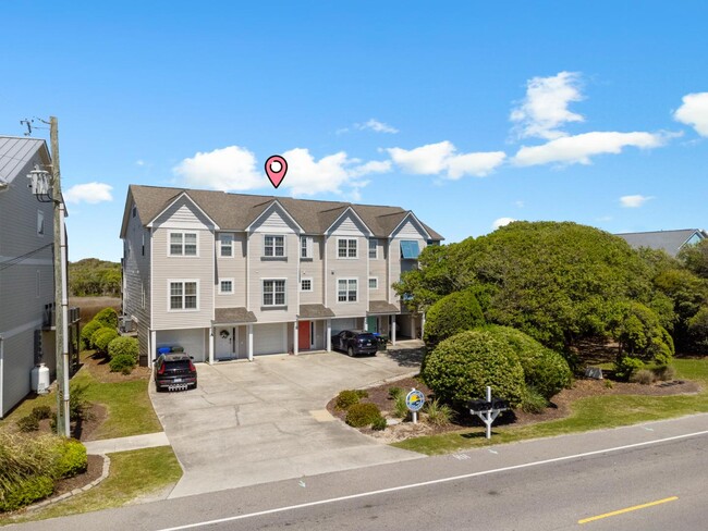 Primary Photo - 918-517 N New River Dr