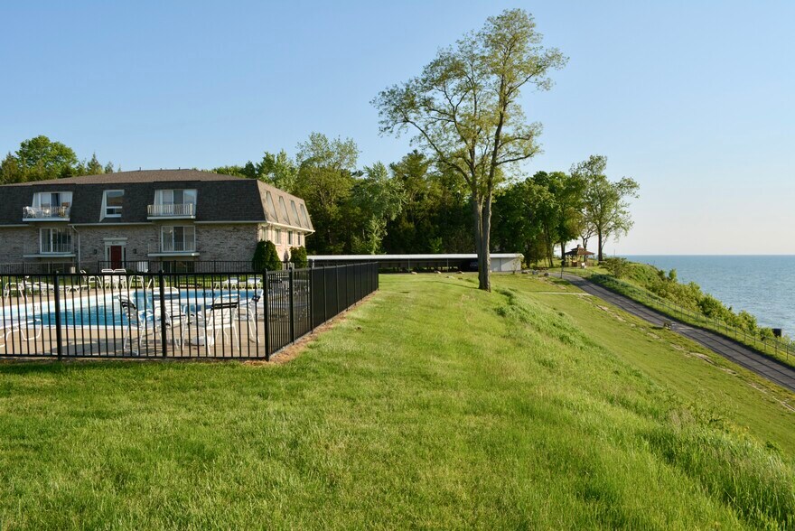 Primary Photo - 3608 Lakeshore Dr