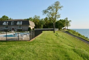 Building Photo - 3608 Lakeshore Dr