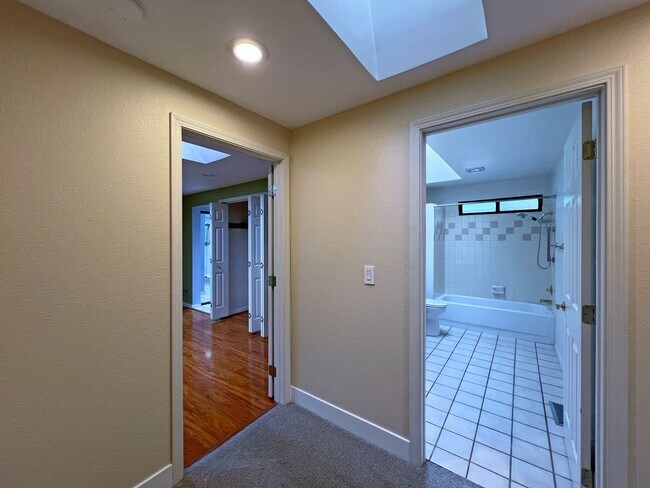 Building Photo - Gorgeous 3 Bedroom 2 Bath Home in Desirable Fairwood, Renton