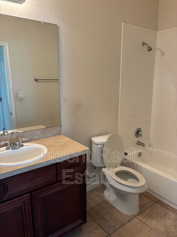 Building Photo - 342 Main St