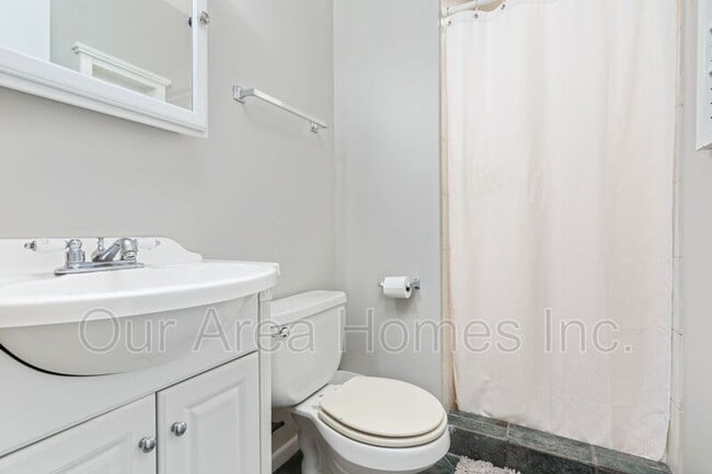 Building Photo - 5635 Sanibel Dr