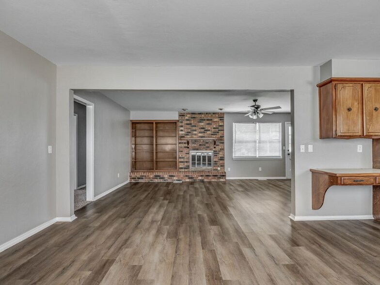 Building Photo - 715 S Pleasant View Dr