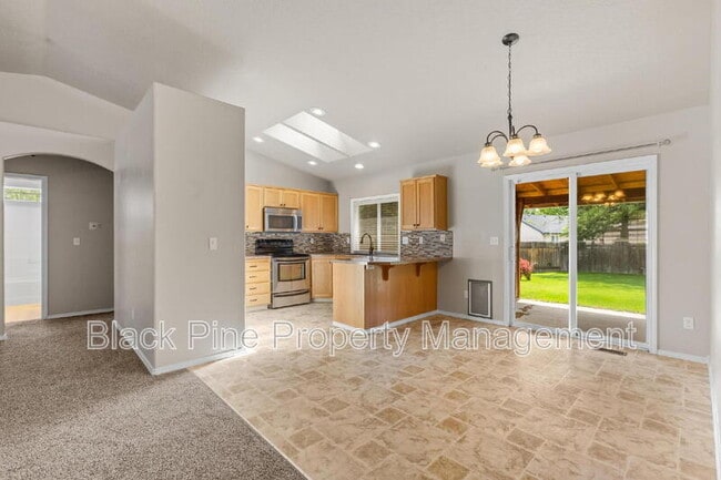 Building Photo - 2117 S Crimson Rose Way