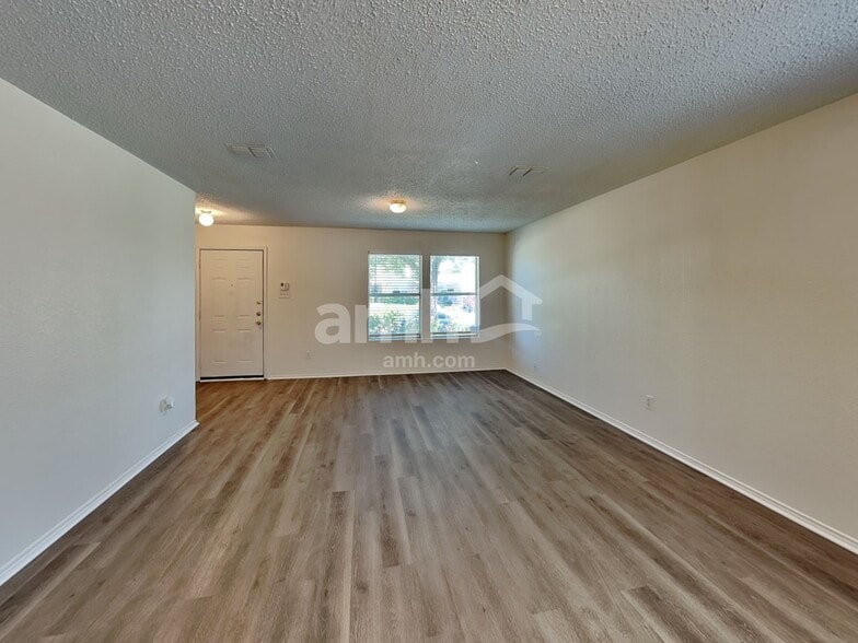 Building Photo - 5500 Costa Mesa Dr