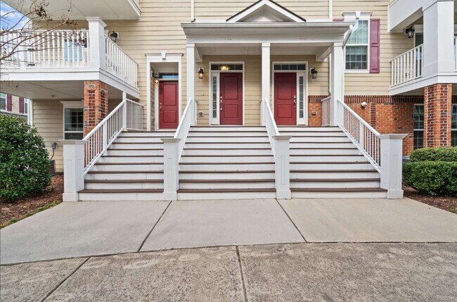 Building Photo - Luxury Townhome with Elevator and Rooftop Terrace