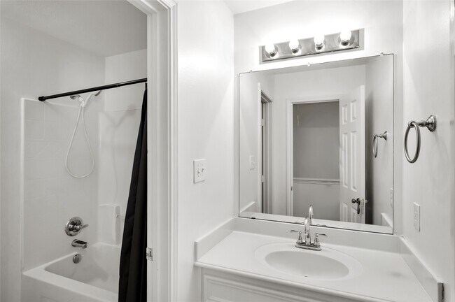 Building Photo - 1719 Redwing Bluff Dr