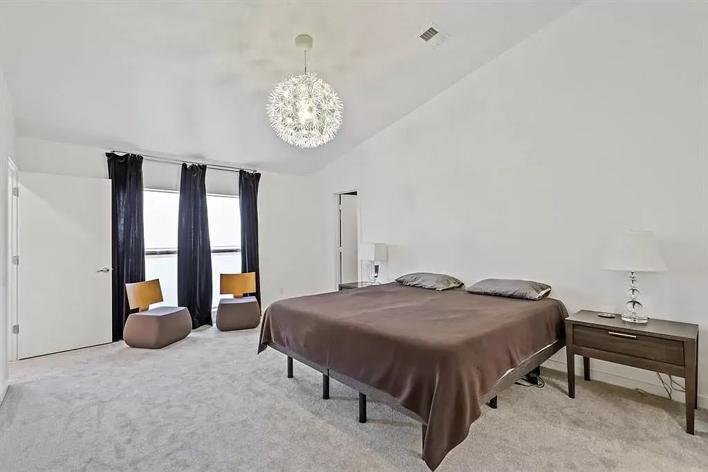 Building Photo - 2809 Crawford St