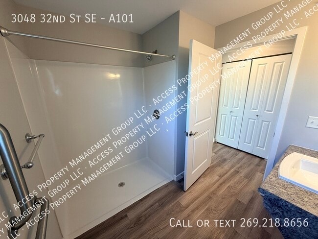 Building Photo - 3048 32nd St SE