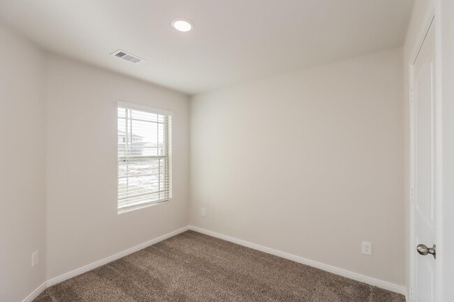 Building Photo - 25589 Roy Rogers Rd