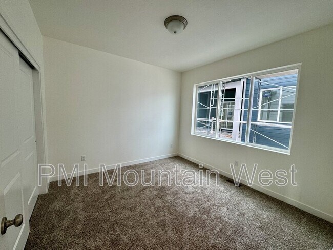 Building Photo - 805 W 510 S