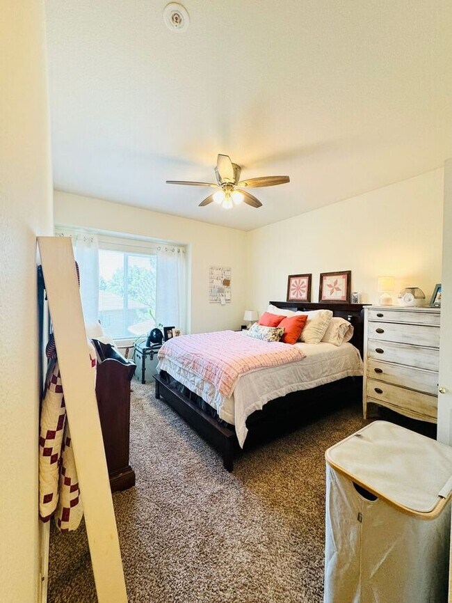 Building Photo - 2 Bedroom, 2 Bathroom Condo In Fort Collins with Pool and Clubhouse Access! Great Location Harmon...