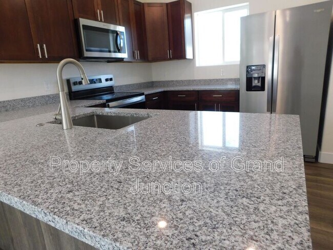 Building Photo - 525 Orchard Ave