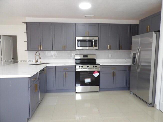 Building Photo - 5411 SW 158th Ct