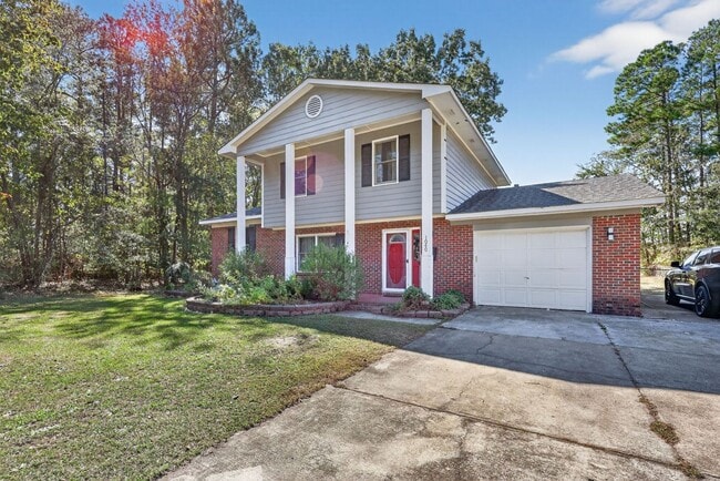 Building Photo - 1040 Rim Rd