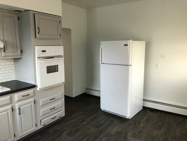 Building Photo - 153 Main St