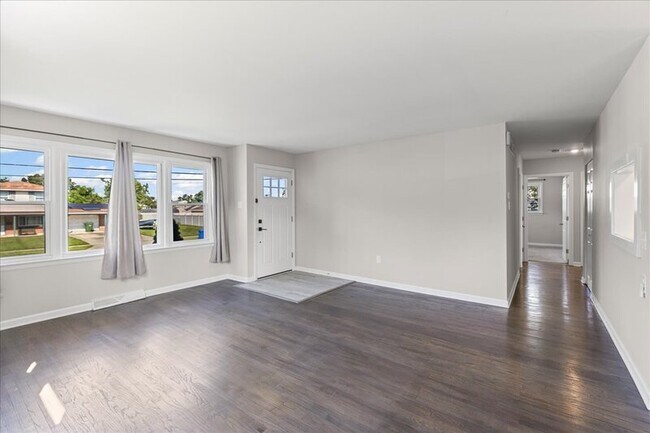 Building Photo - 116 Barclay Dr
