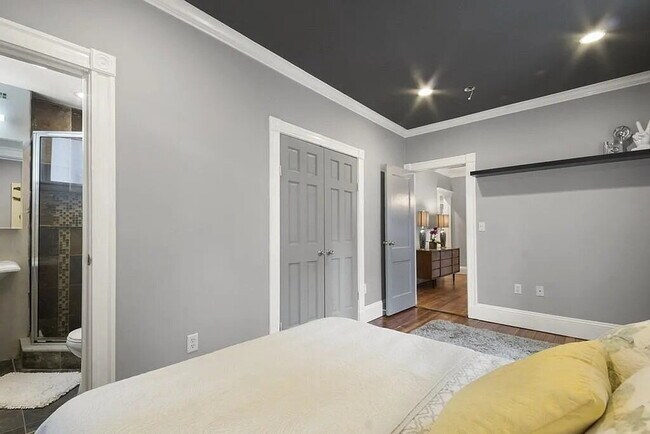 Building Photo - Comfortable and Spacious Rental Opportunity