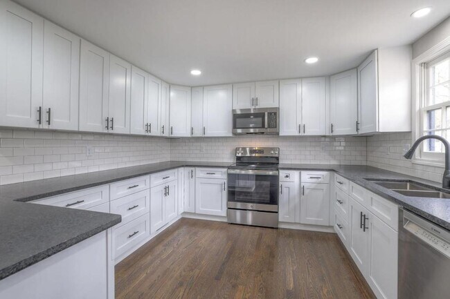 Building Photo - 10530 W 92nd Pl