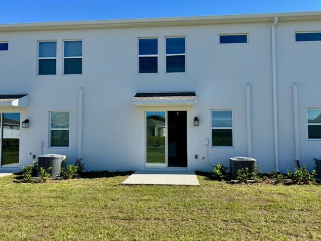 Building Photo - 2776 Pierr St