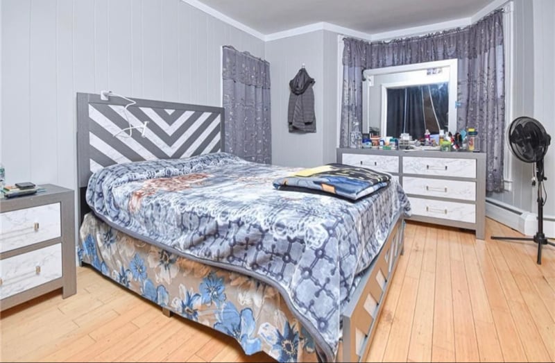 Building Photo - 390 Weeden St