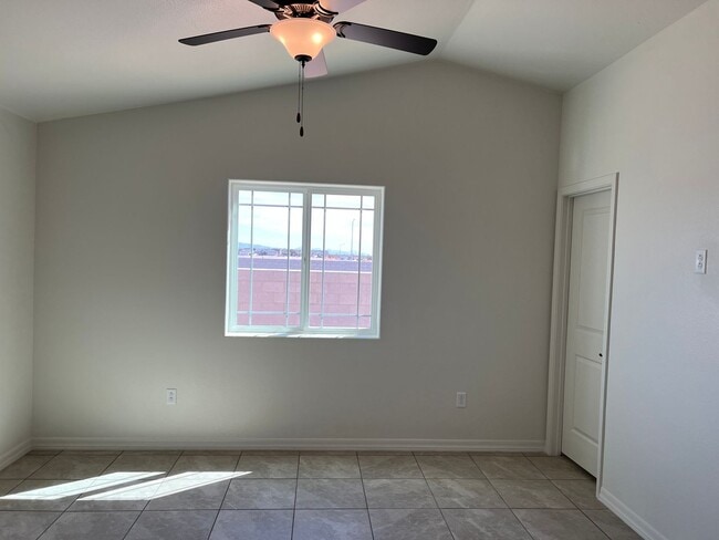 Building Photo - Newer San Luis Home available for Rent - 3...