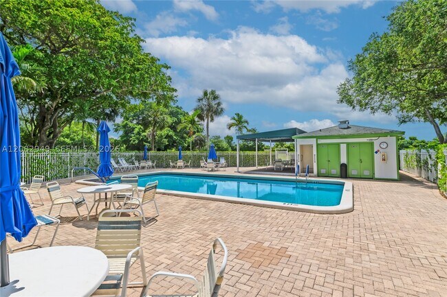 Building Photo - 9091 Lime Bay Blvd