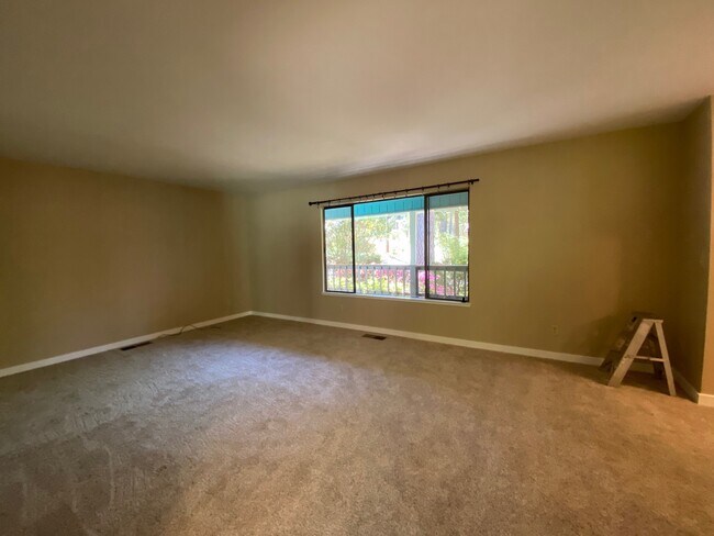 Building Photo - 10959 Alta Sierra Dr
