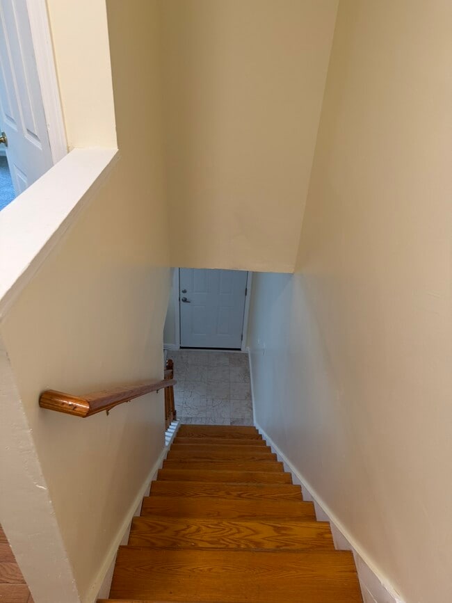 Building Photo - 557 Whitehall Ln