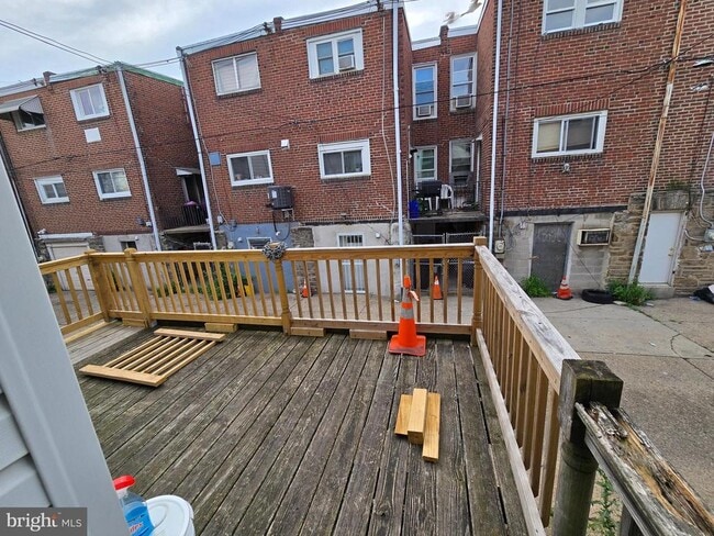 Building Photo - 5962 Elsinore St