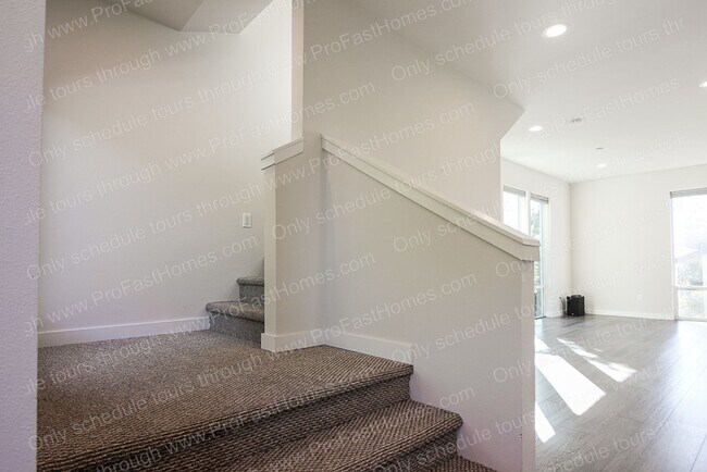 Building Photo - 2968 SE 92nd Ave